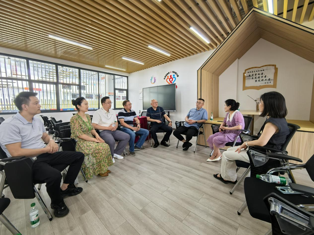 高温下的医养对话：成都骨伤医院与长庆社区共探养老新路径